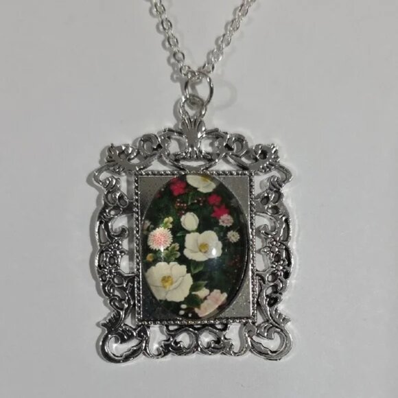 Vintage Silver Floral Scrollwork Pendant Necklace – Elegant Botanical Charm - Picture 8 of 9